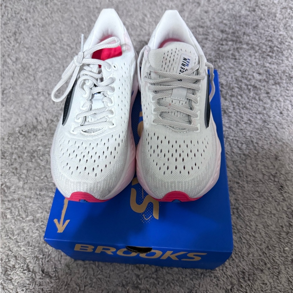 Brooks Glycerine Max White and Pink Athletic Shoes